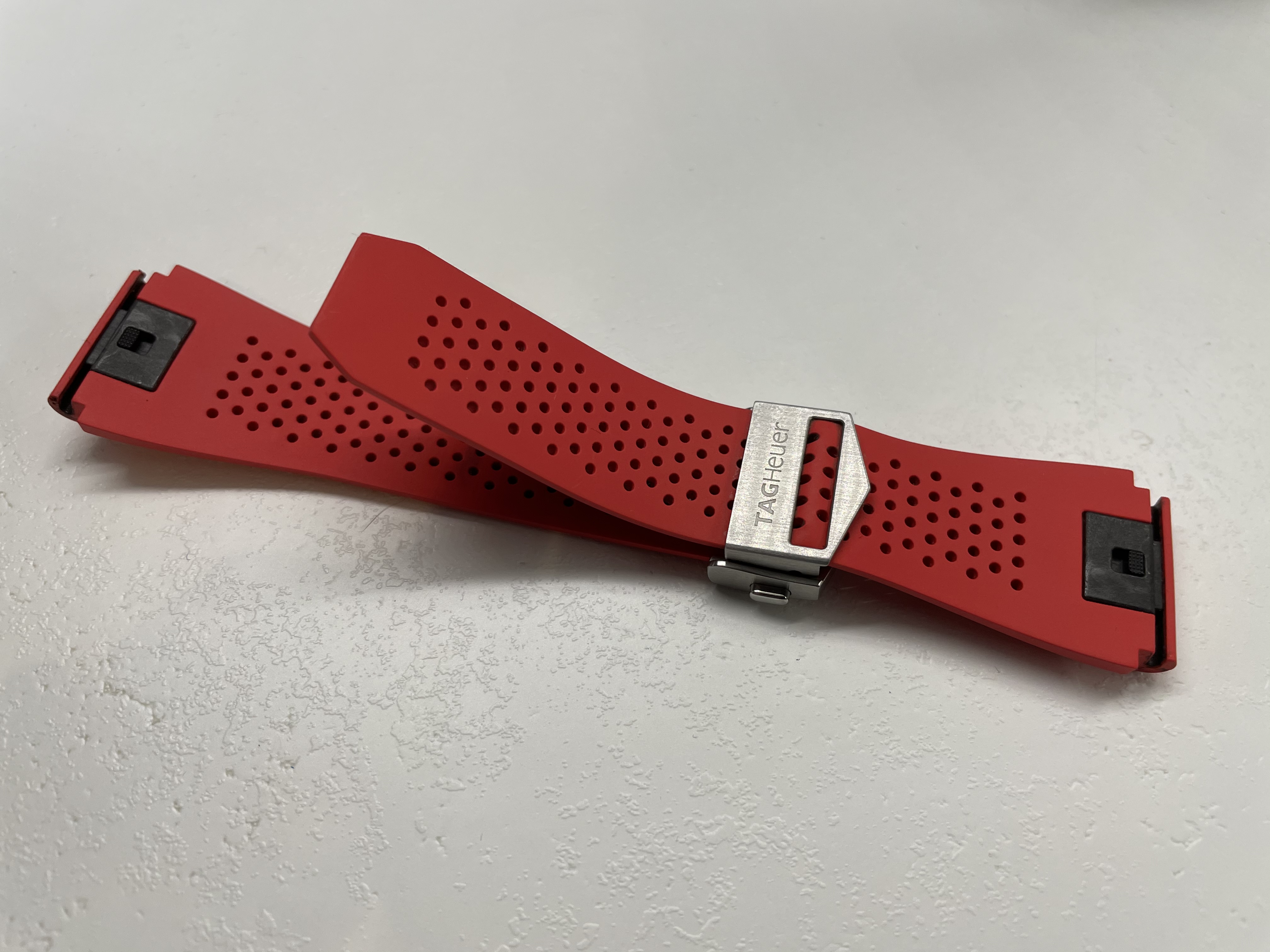 FS: 2020 Connected Red Strap and Clasp BT6230