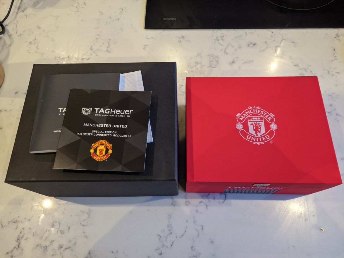 FS IC Tag Heuer Connected 45 red rubber strap Manchester United