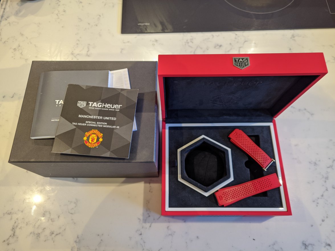 FS IC Tag Heuer Connected 45 red rubber strap Manchester United