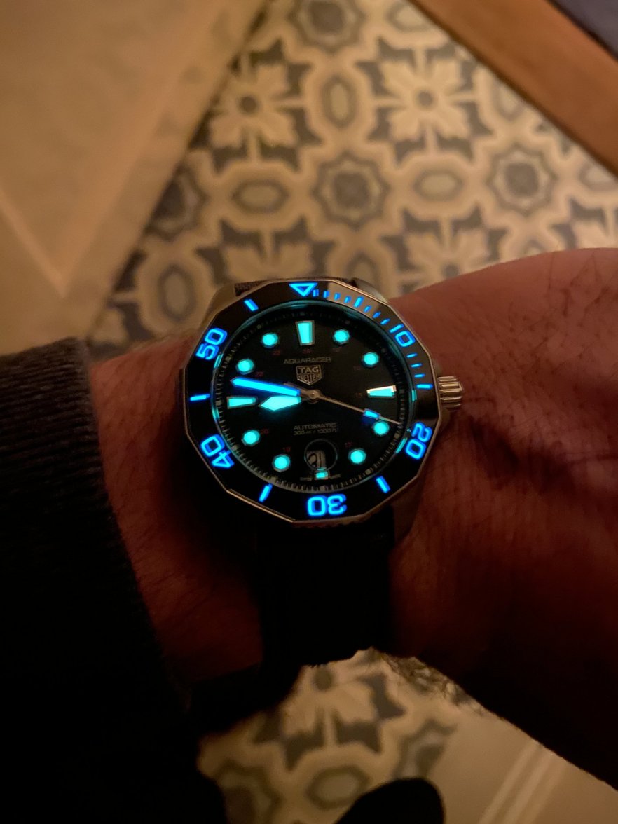 TAG Heuer Aquaracer 844 lume.jpeg