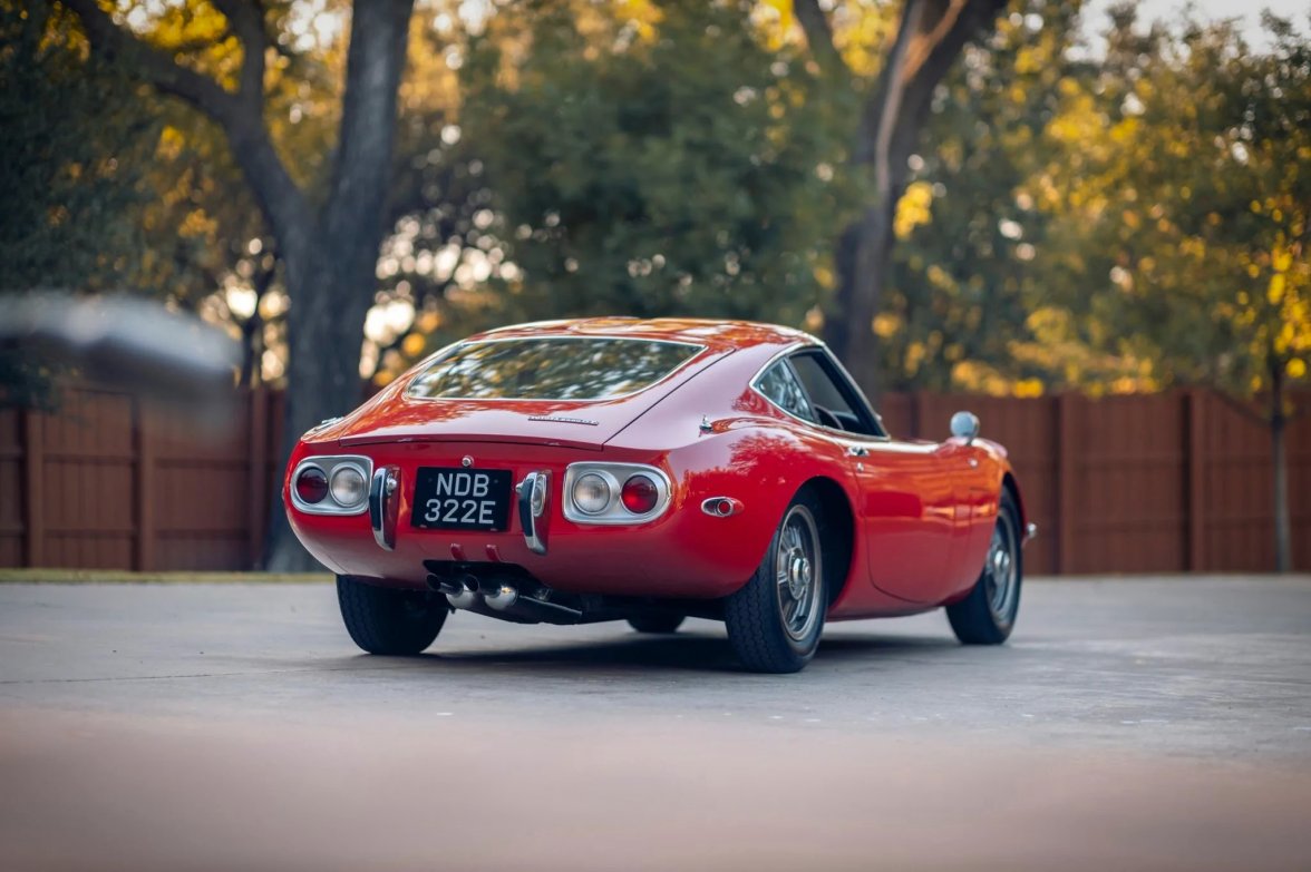 1967 Toyota 2000GT 2.jpg