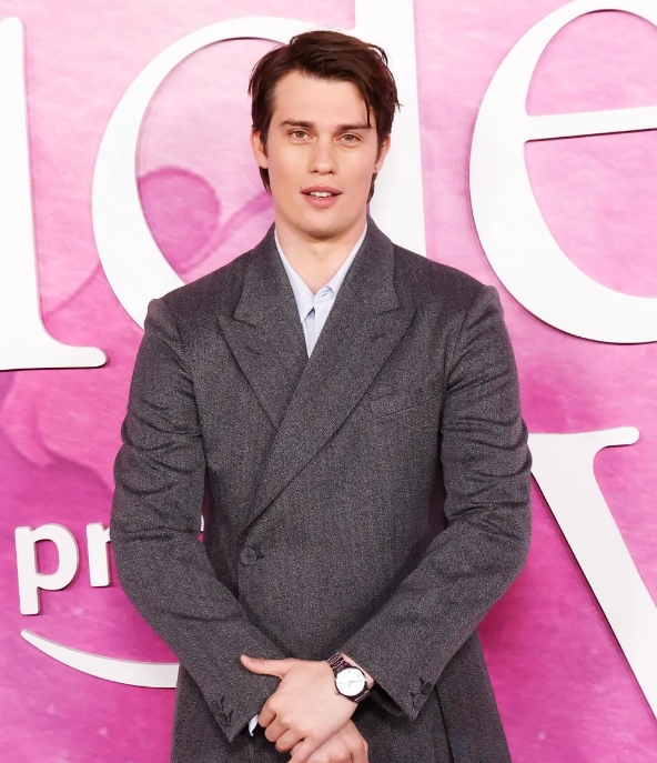 Nicholas Galitzine.jpeg