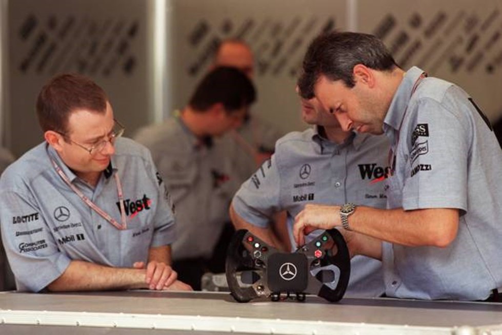 Mclaren team 98.jpg