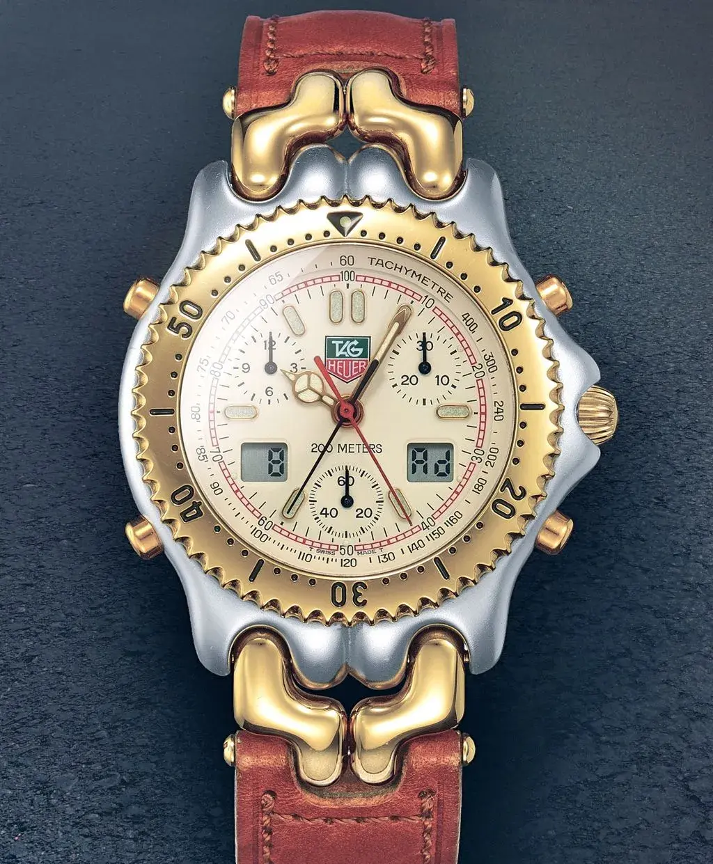 tag-heuer-sel-analogue-digital.webp