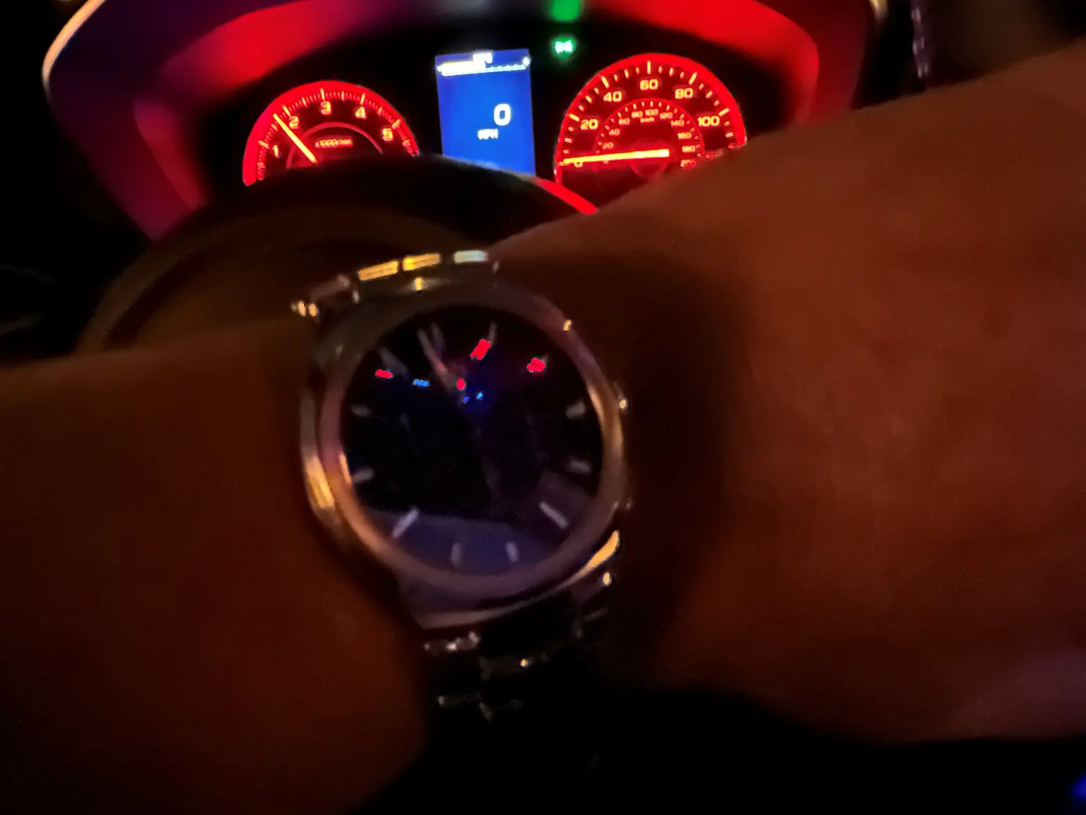 TAG CBC2112 Link Chrono in the dark.webp