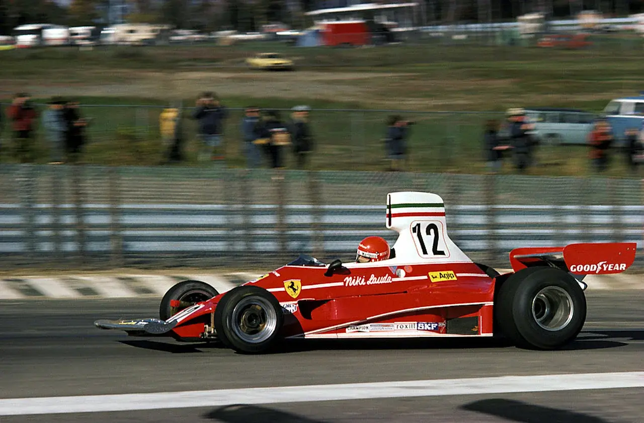 24_Niki-Lauda_Ferrari-312T_GP-USA-1975_Watkins-Glen.webp