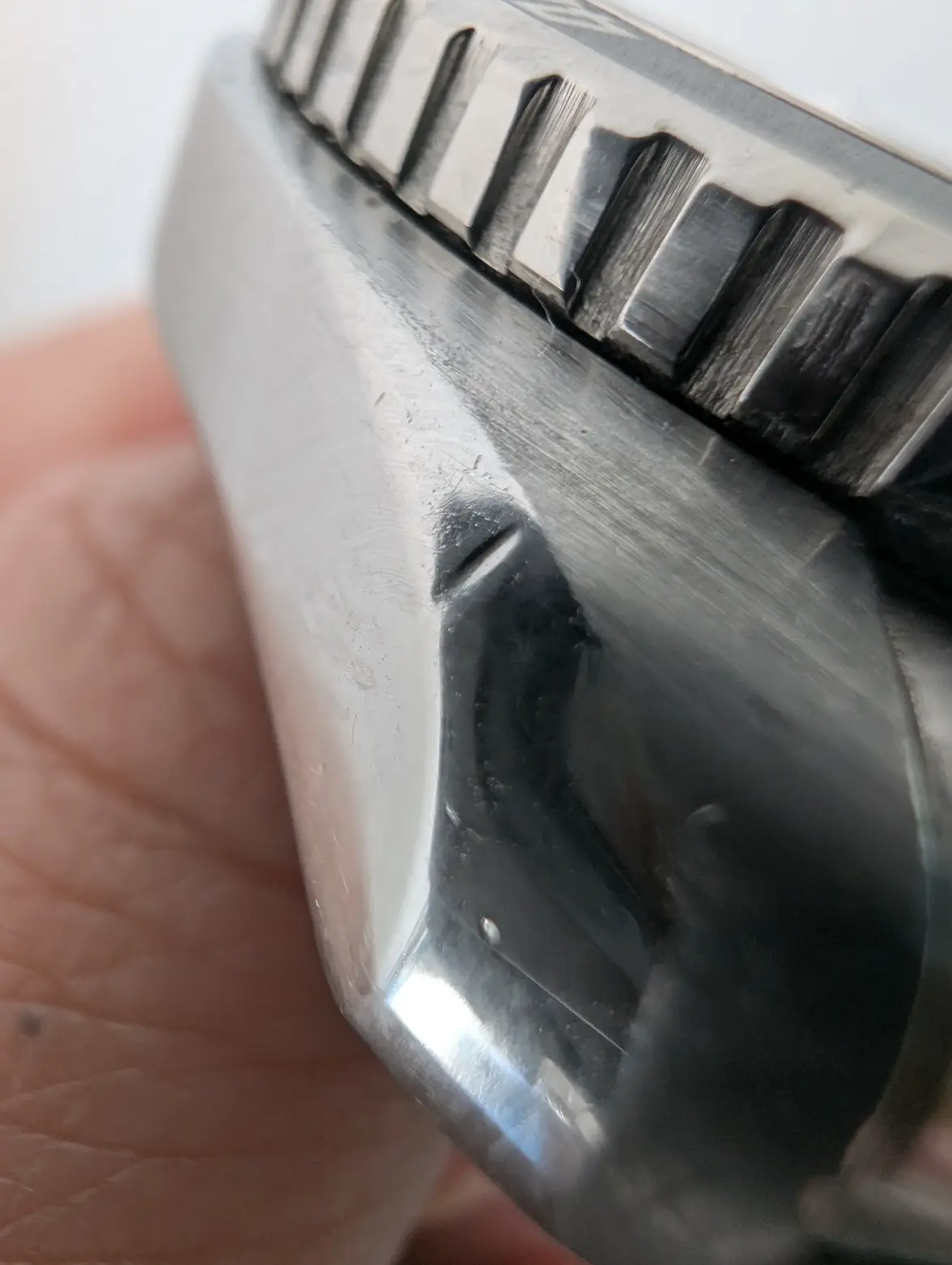 6-casepolishingdamage_macro.webp