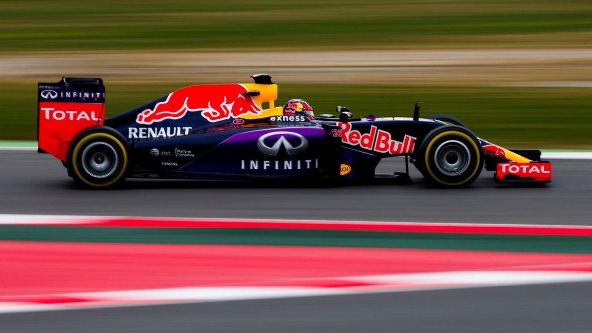 Daniil-Kvyat-2015-F1-Infiniti-Red-Bull-Racing-RB11-Wallpaper.jpg